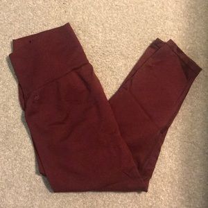 Seamless High-Waisted Solid Capri